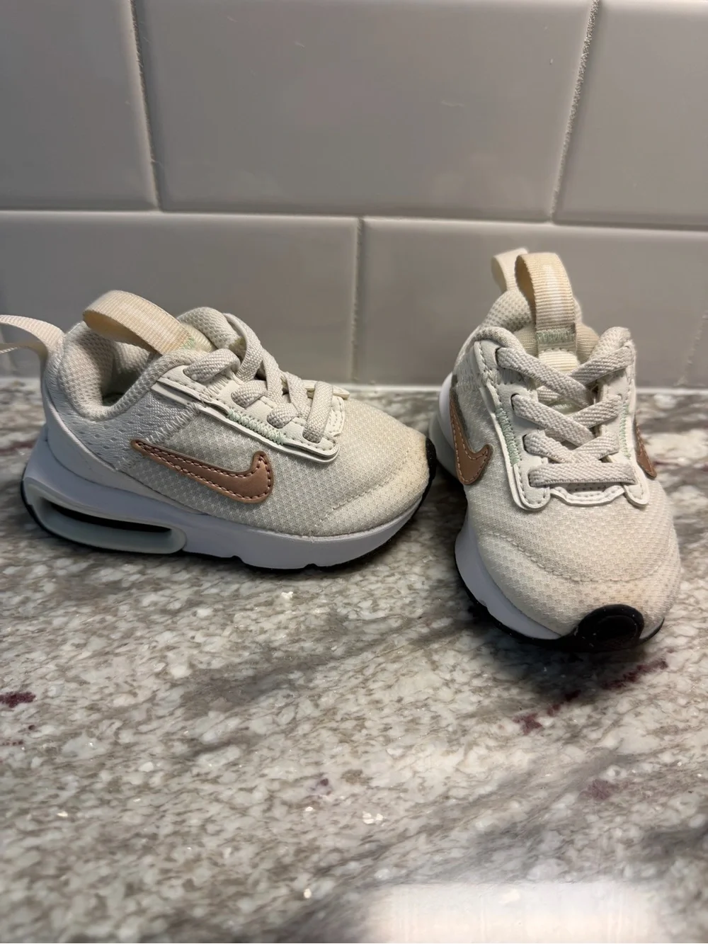 Toddler Nike Air Max size 4